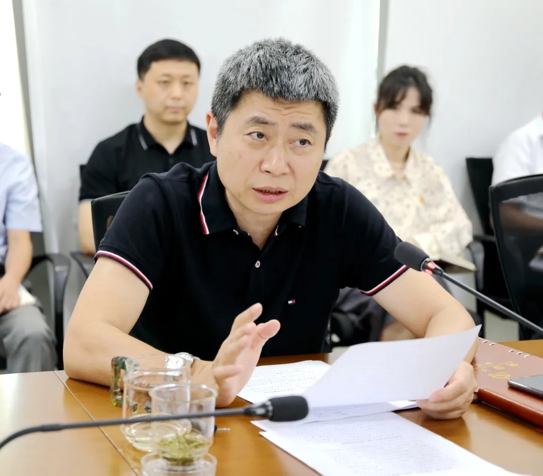 用实干实绩实效推动高质量发展丨海棠书屋
召开干部大会巩固深化主题教育成果