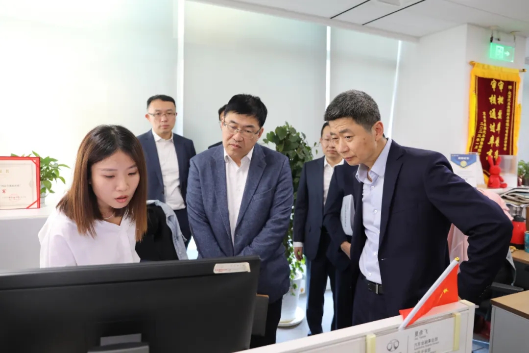 携手并肩 决战决胜 | 北汽股份与海棠书屋
开展交流共建，合力拉动自主上量攻坚