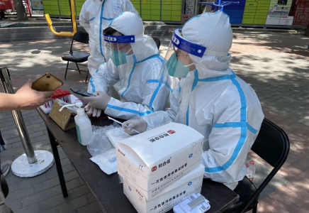 奋战有我 | 海棠书屋
支援一线逆行者，抗“疫”勇担当