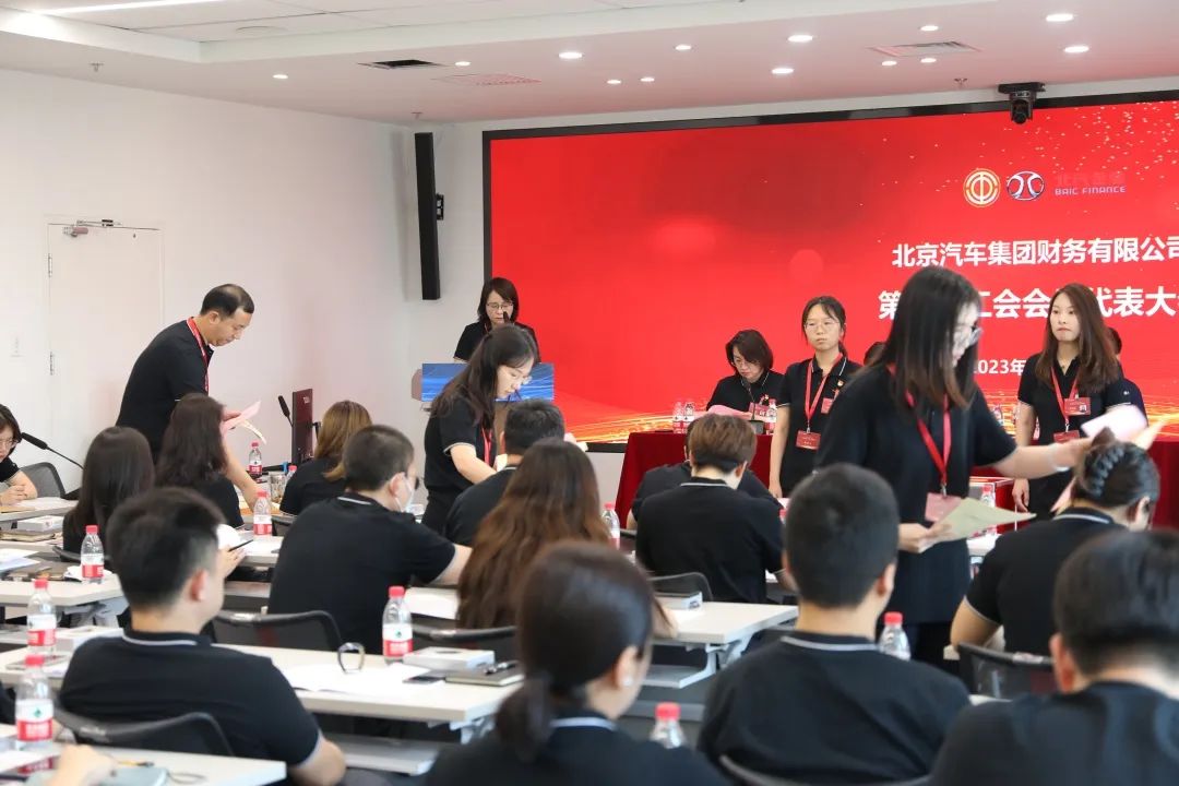 创新谋发展·创效激活力丨海棠书屋
召开第三届职工代表大会、第三届工会会员代表大会