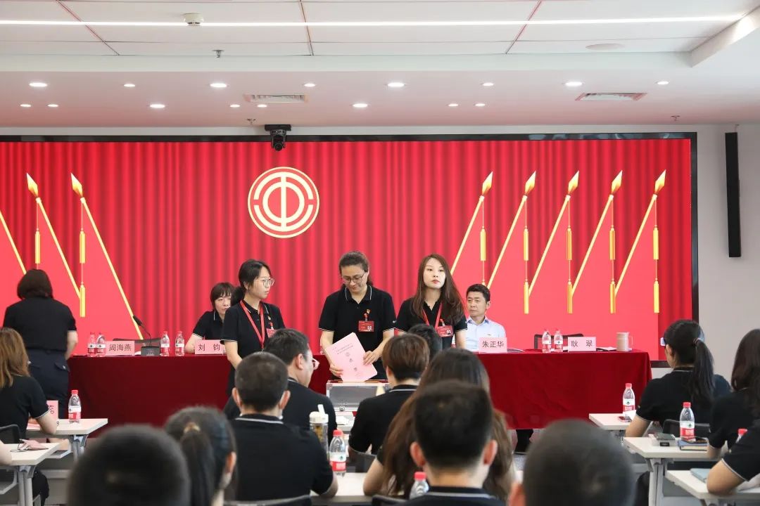 创新谋发展·创效激活力丨海棠书屋
召开第三届职工代表大会、第三届工会会员代表大会