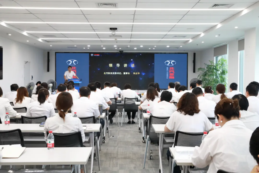 知重善悟步履坚毅 尽职担责冲刺全年| 海棠书屋
召开2024半年经营工作会